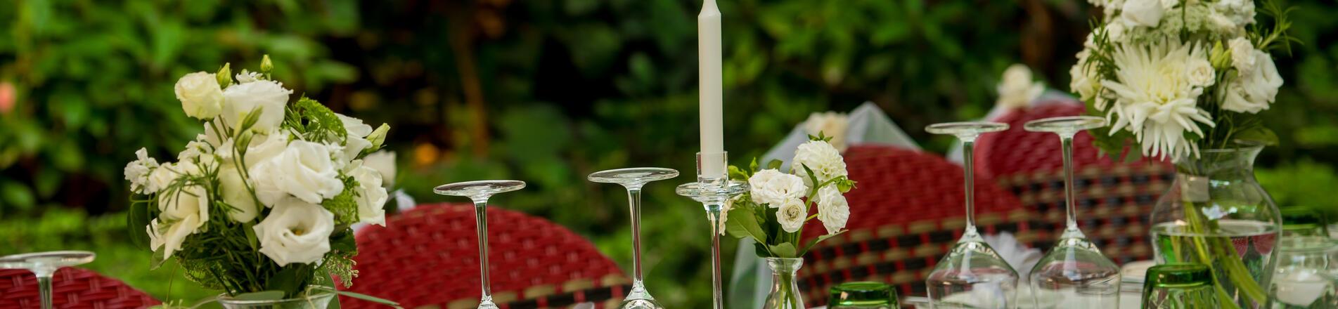 Esküvő szűk családi körben: íme a legjobb éttermek és rendezvénytermek kis esküvőkhöz!