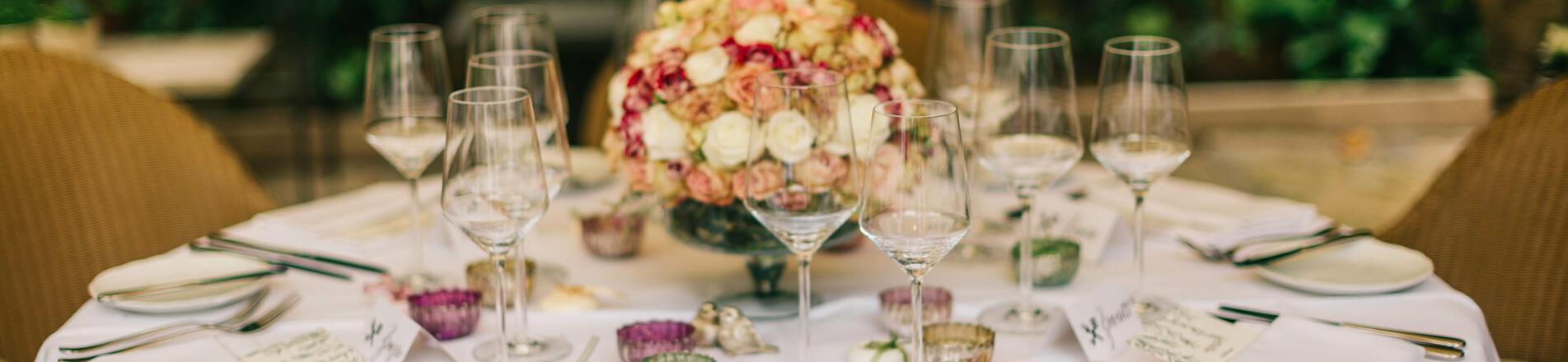 The benefits of a small wedding: why you should consider having a small wedding instead of a wedding for the whole world! 