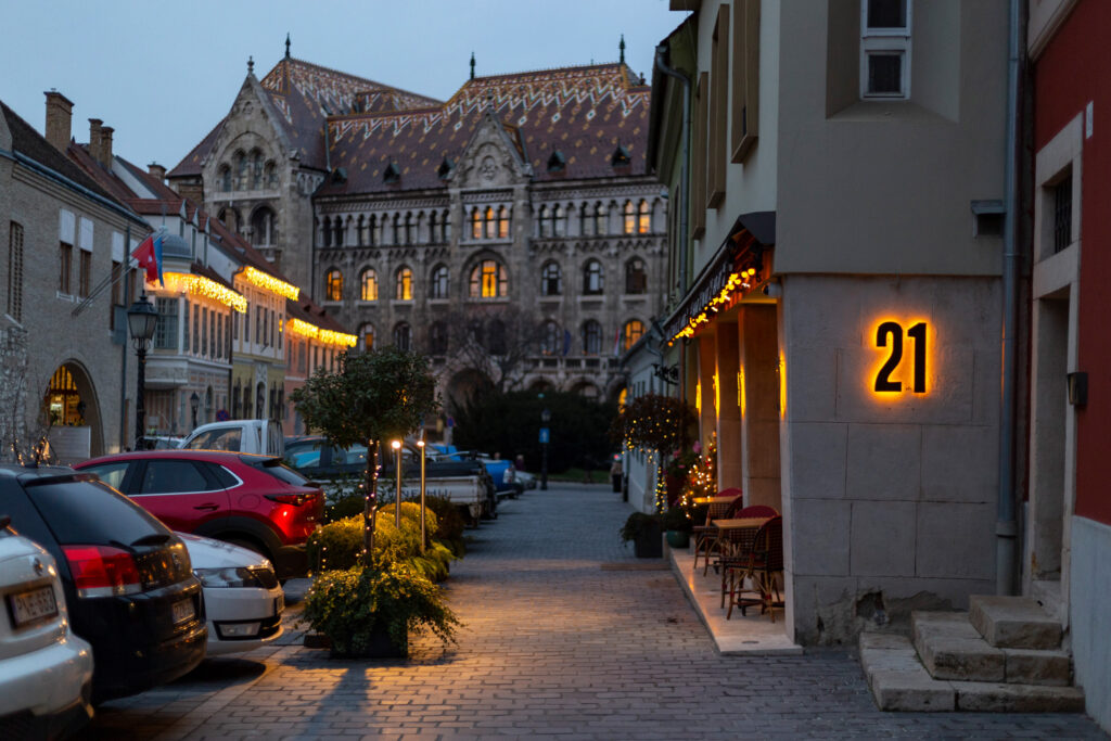 Karácsonyi vacsora étteremben, családdal