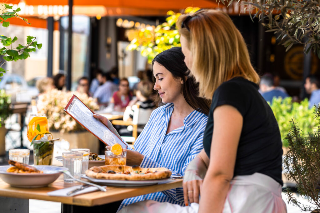 Hungarian dining etiquette
